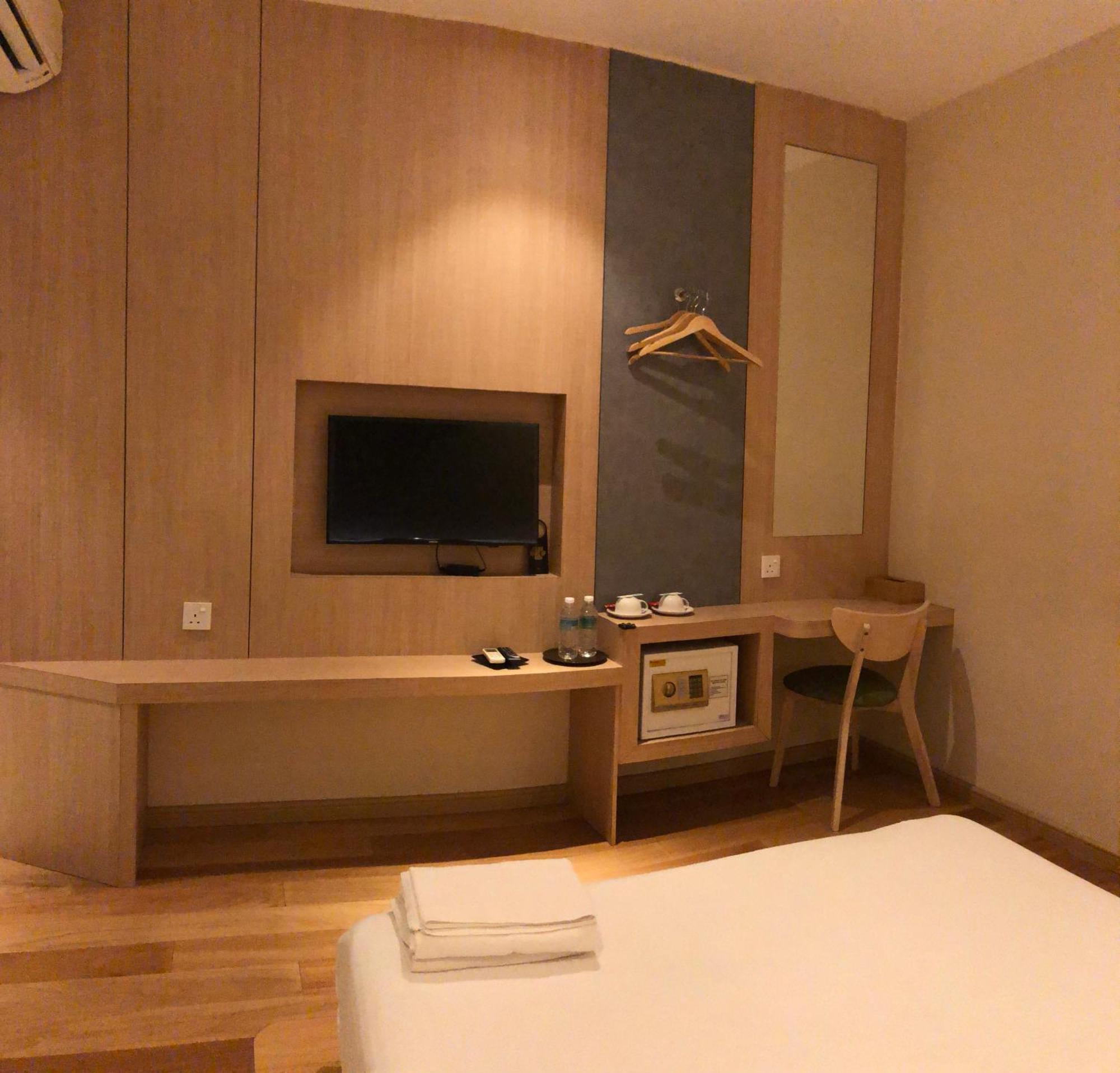 Kyoto Boutique Hotel Джохор Бахру Екстериор снимка
